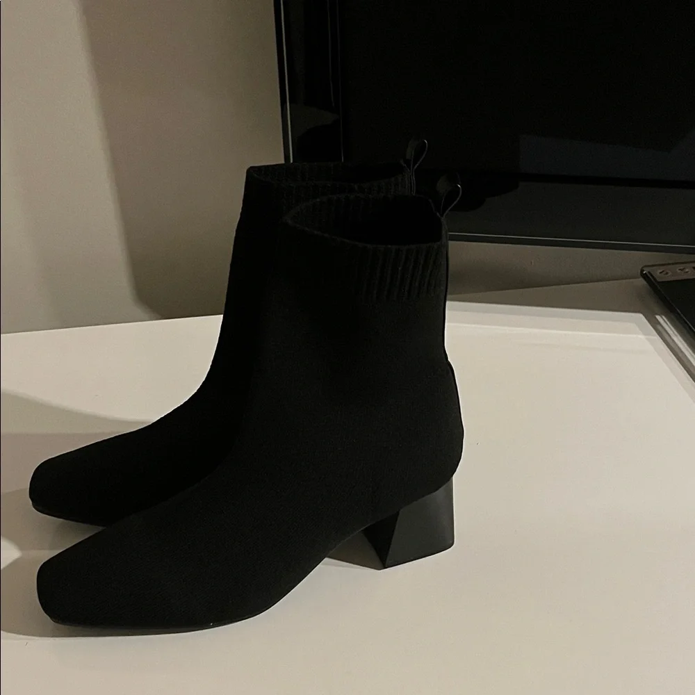 Cushionaire Elegant Black Ankle‎ Knit Boots With Memory Foam  For Women Size 9 W